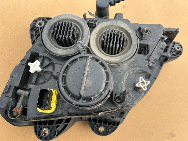 DAF XF106 - Feu avant: photos 4 DAF XF106 - Feu avant: photos 4