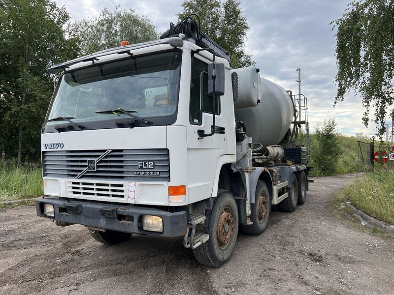 Volvo FL12 - Pompe à béton stationnaire: photos 1 Volvo FL12 - Pompe à béton stationnaire: photos 1