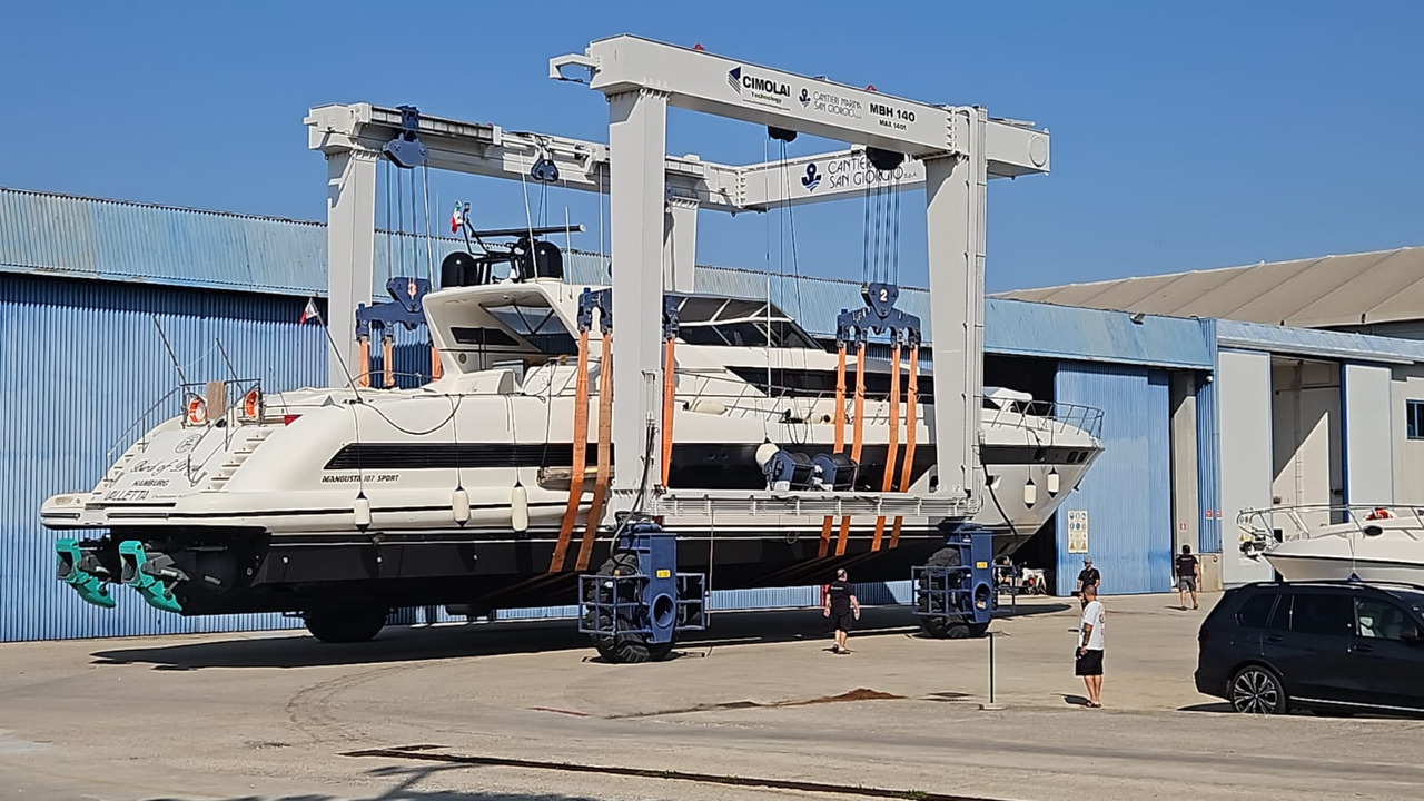 Mangusta 107 Sport 107 Sport (Overmarine) - Autre matériel: photos 3 Mangusta 107 Sport 107 Sport (Overmarine) - Autre matériel: photos 3