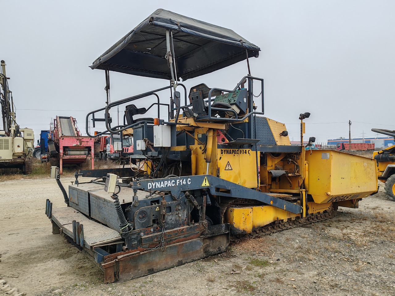 Dynapac F14C - Répandeuse: photos 3 Dynapac F14C - Répandeuse: photos 3