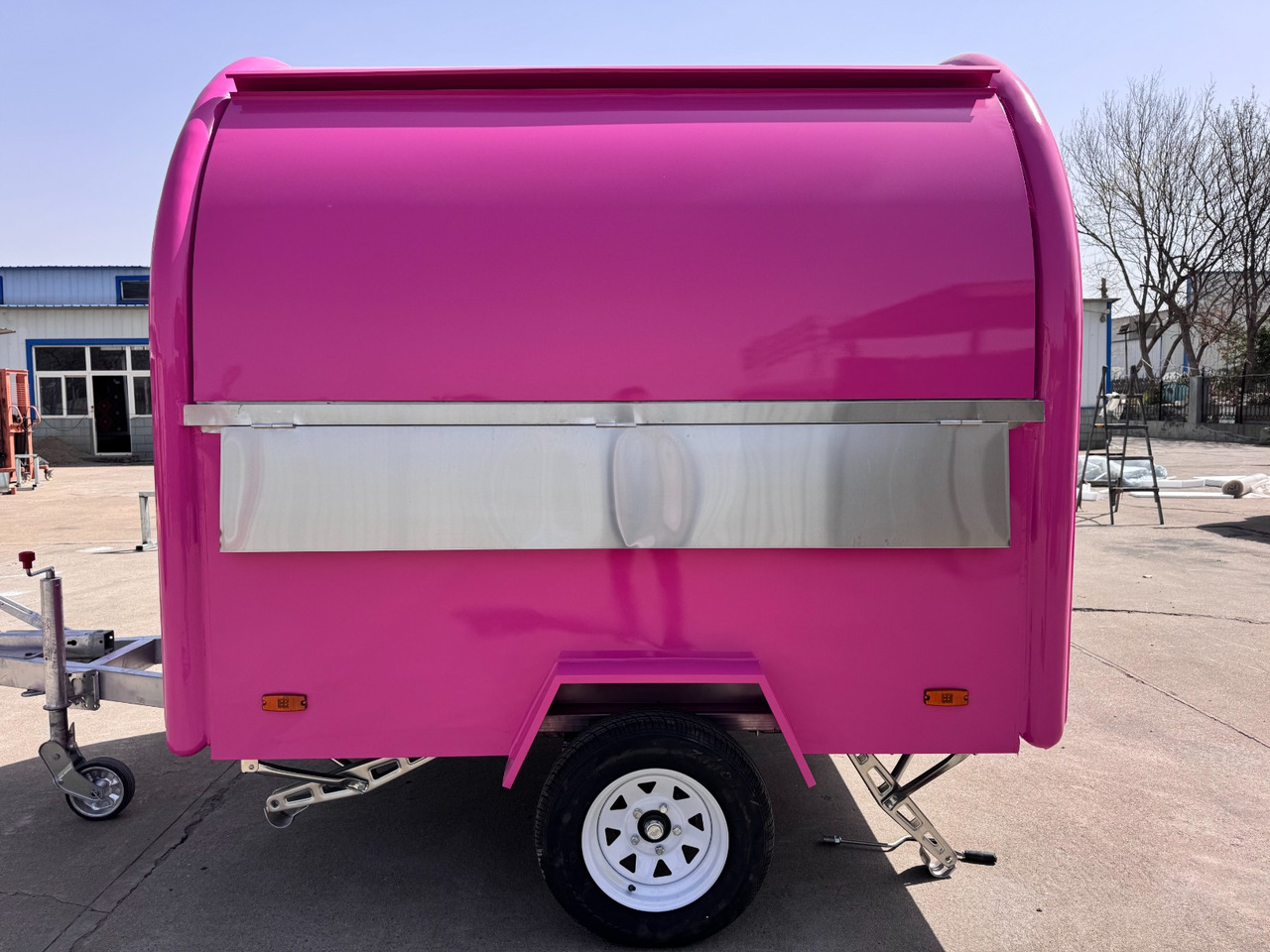 Deli Star Trailers EasyGo 230 Light - EU standards - Remorque magasin: photos 5 Deli Star Trailers EasyGo 230 Light - EU standards - Remorque magasin: photos 5