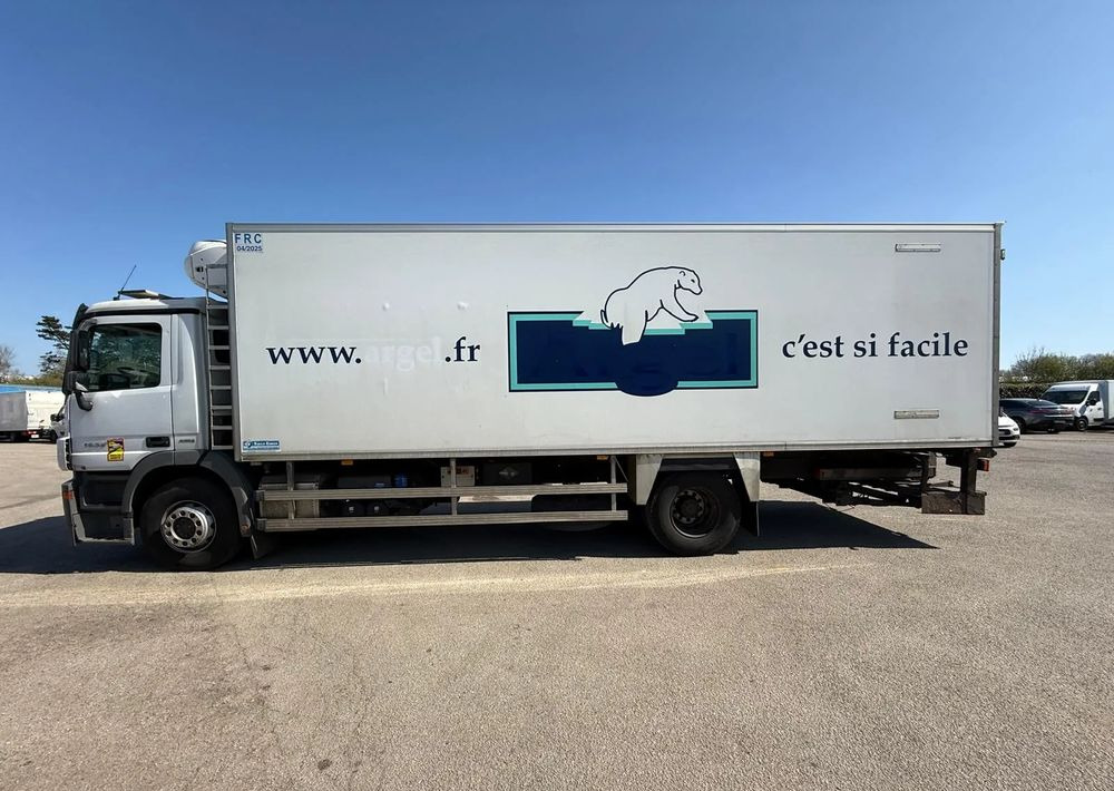 Mercedes-Benz ACTROS 1832 4X2 CHŁODNIA TERMOKING T1200-R Winda - Camion frigorifique: photos 5 Mercedes-Benz ACTROS 1832 4X2 CHŁODNIA TERMOKING T1200-R Winda - Camion frigorifique: photos 5