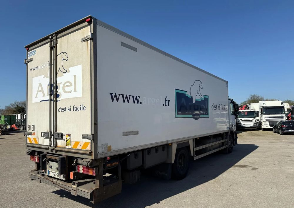 Mercedes-Benz ACTROS 1832 4X2 CHŁODNIA TERMOKING T1200-R Winda - Camion frigorifique: photos 3 Mercedes-Benz ACTROS 1832 4X2 CHŁODNIA TERMOKING T1200-R Winda - Camion frigorifique: photos 3