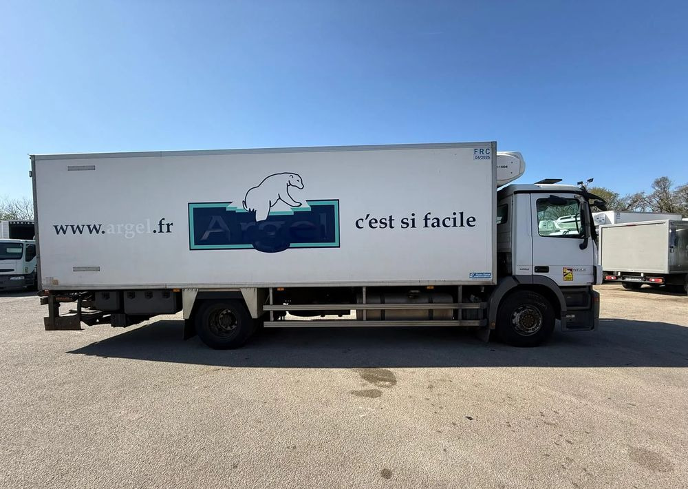 Mercedes-Benz ACTROS 1832 4X2 CHŁODNIA TERMOKING T1200-R Winda - Camion frigorifique: photos 2 Mercedes-Benz ACTROS 1832 4X2 CHŁODNIA TERMOKING T1200-R Winda - Camion frigorifique: photos 2
