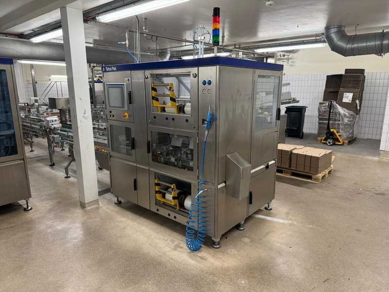 Tetra Pak Filmwrapper - Machine d'emballage et de conditionnement: photos 1 Tetra Pak Filmwrapper - Machine d'emballage et de conditionnement: photos 1