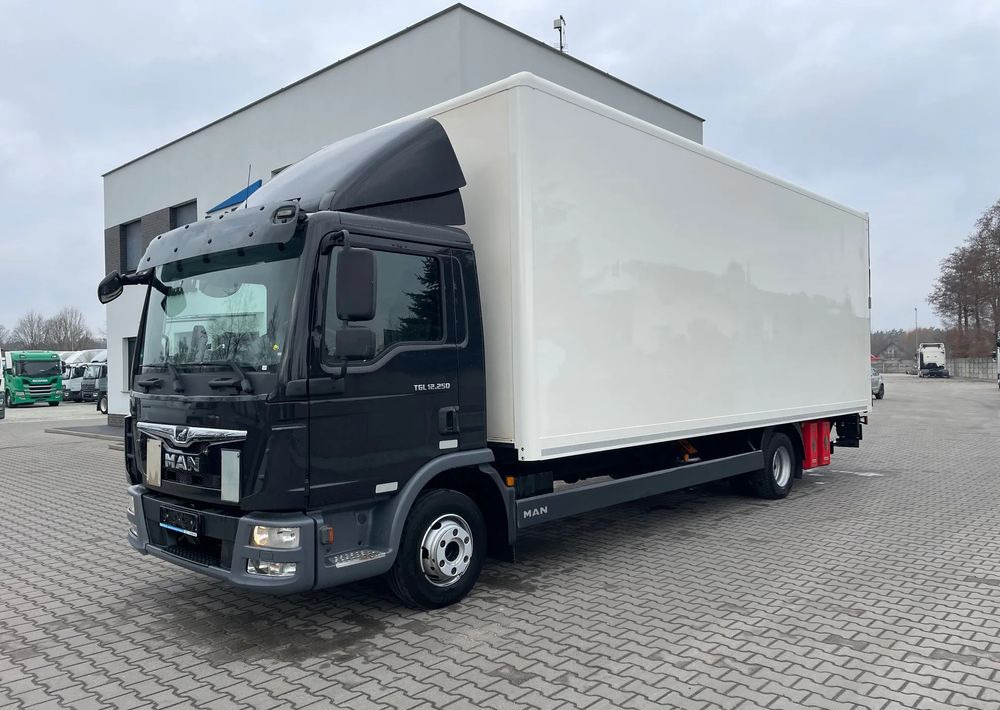 MAN TGL 12.250, KONTENER 7,3m ( 18 europalet ) - Camion fourgon: photos 3 MAN TGL 12.250, KONTENER 7,3m ( 18 europalet ) - Camion fourgon: photos 3