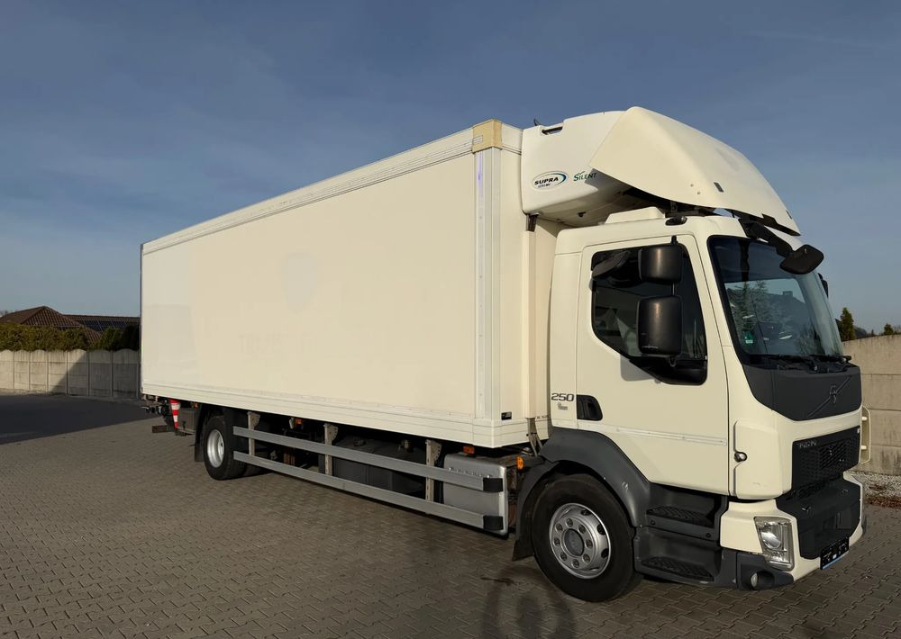 Volvo FL 16.250/ 19 PALET/ Ładownośc 6 ton/ na poduszkach! - Camion frigorifique: photos 5 Volvo FL 16.250/ 19 PALET/ Ładownośc 6 ton/ na poduszkach! - Camion frigorifique: photos 5