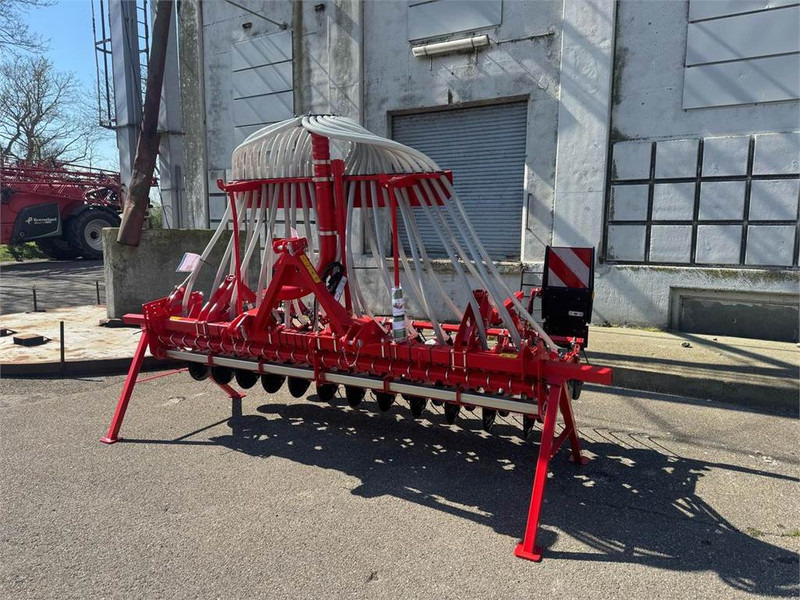 Kverneland CB 3000 3 punt - Combiné de semis: photos 1 Kverneland CB 3000 3 punt - Combiné de semis: photos 1