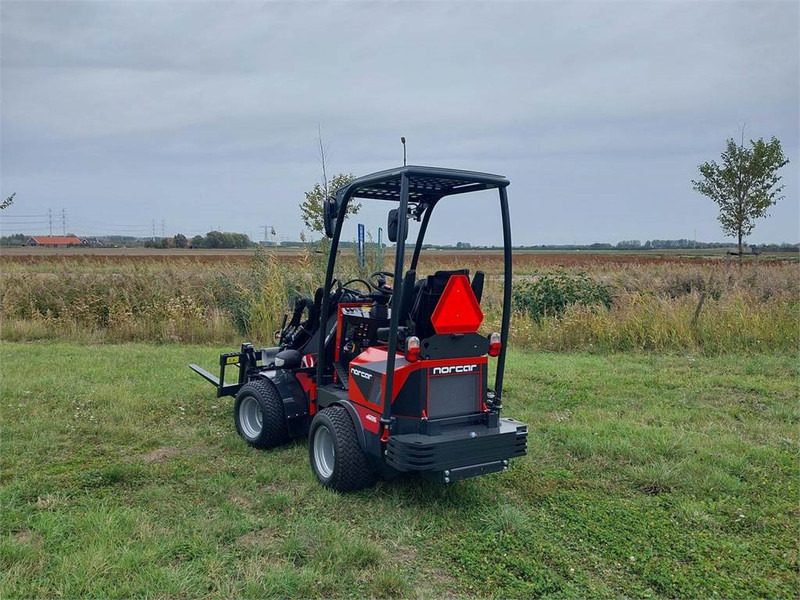 NORCAR a6226 automotive - Chargeuse compacte sur chenilles: photos 2 NORCAR a6226 automotive - Chargeuse compacte sur chenilles: photos 2