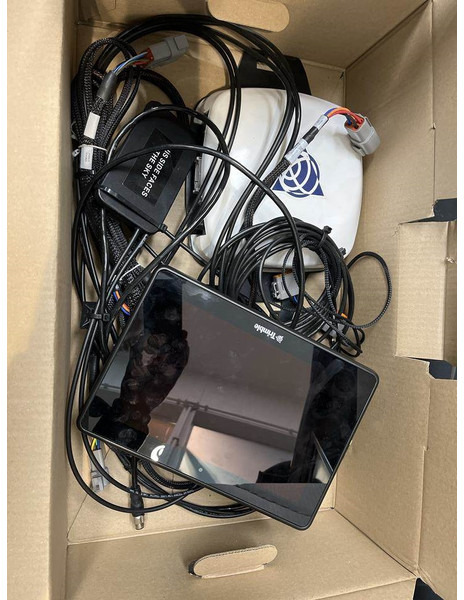 Trimble GFX 1060 GPS SET ACTIEPRIJS - Système de navigation pour Machine agricole: photos 1 Trimble GFX 1060 GPS SET ACTIEPRIJS - Système de navigation pour Machine agricole: photos 1