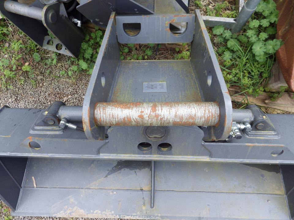 Schwenkbare Grabenräumlöffel MS01 3 x auf Lager - Godet pour pelle pour Engins de chantier: photos 3 Schwenkbare Grabenräumlöffel MS01 3 x auf Lager - Godet pour pelle pour Engins de chantier: photos 3