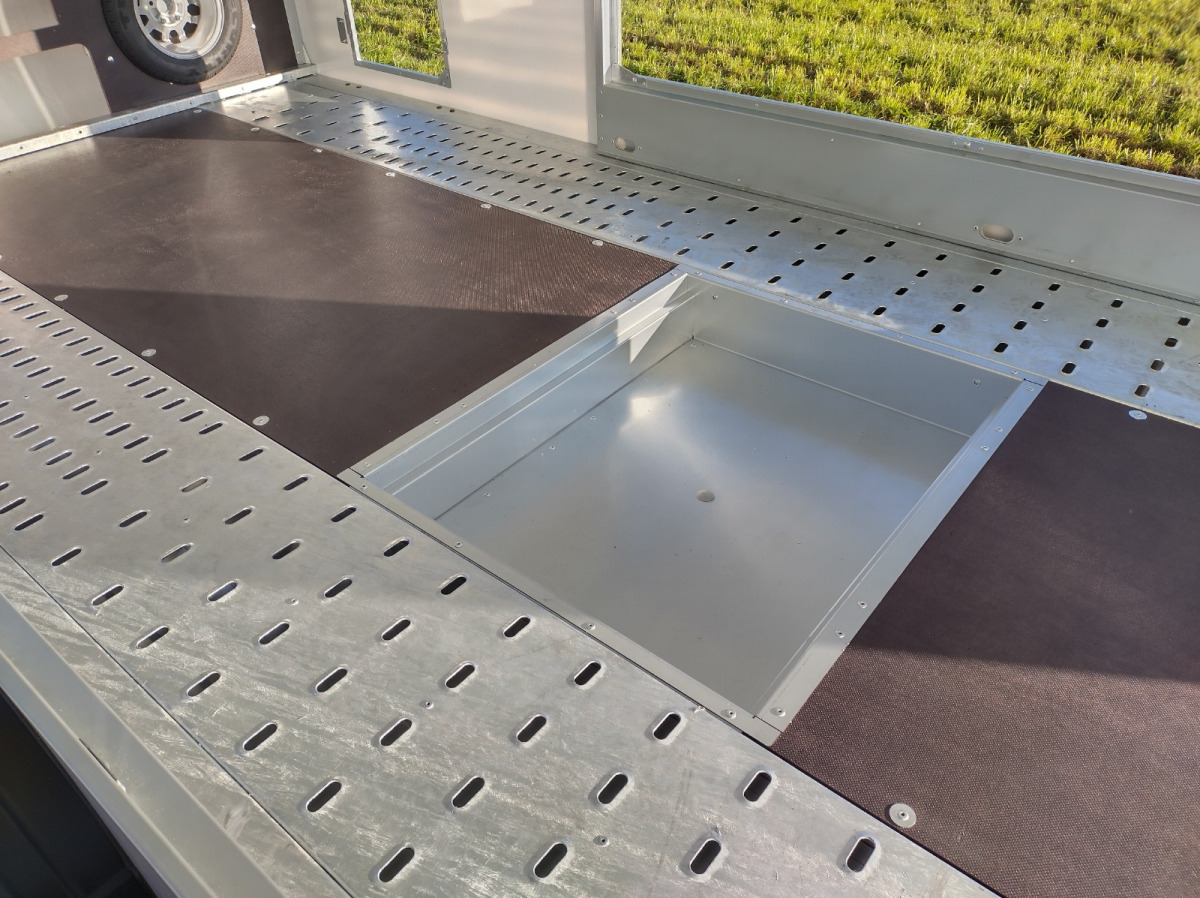 BRIAN JAMES TRAILERS RaceSport 340-5510 - Remorque porte-voitures: photos 5 BRIAN JAMES TRAILERS RaceSport 340-5510 - Remorque porte-voitures: photos 5