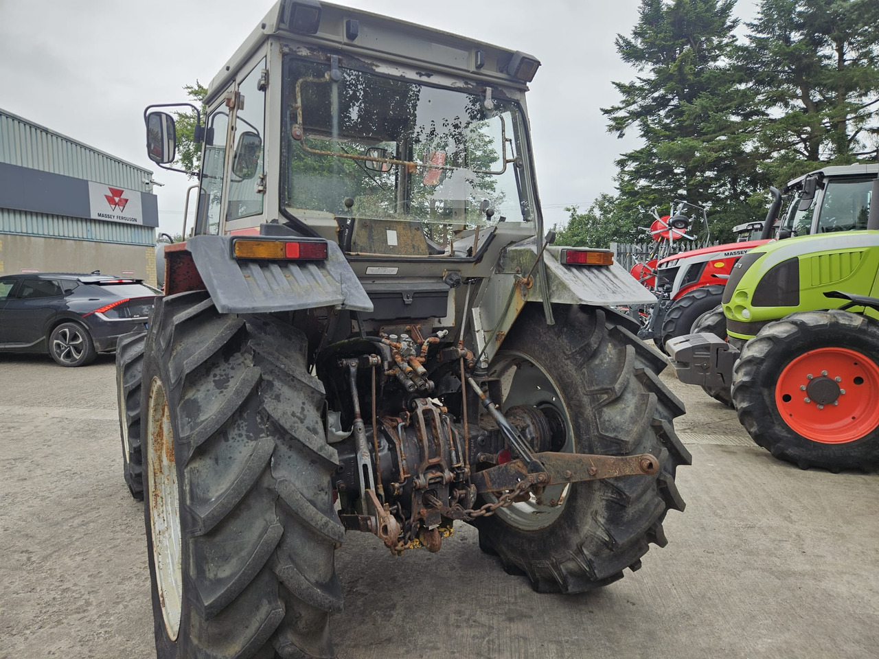 1991 390 4wd with loader brackets - Tracteur agricole: photos 3 1991 390 4wd with loader brackets - Tracteur agricole: photos 3