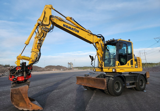KOMATSU Komatsu PW148-8 Rototilt R6 - Pelle sur pneus: photos 1 KOMATSU Komatsu PW148-8 Rototilt R6 - Pelle sur pneus: photos 1