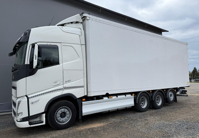 VolvoFH 540 8x4 66m3 - Camion fourgon: photos 2 VolvoFH 540 8x4 66m3 - Camion fourgon: photos 2