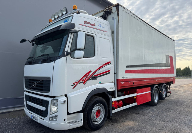 VolvoFH13 500 6x2 Ketjupurku + Rahtikaappi - Camion fourgon: photos 1 VolvoFH13 500 6x2 Ketjupurku + Rahtikaappi - Camion fourgon: photos 1