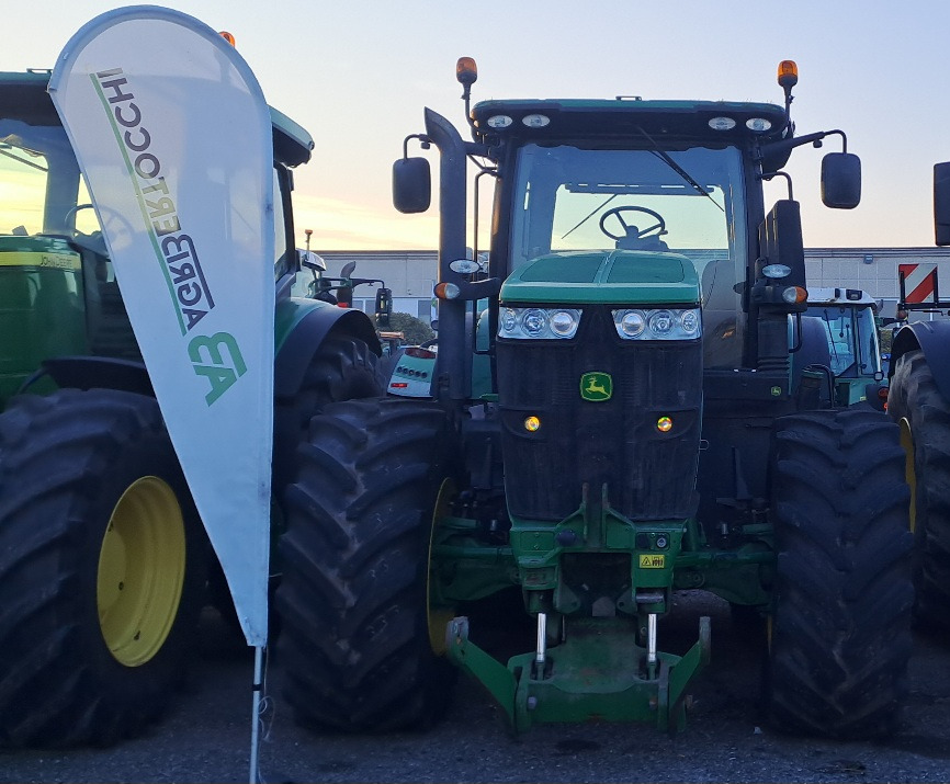 JOHN DEERE 7230R - ASTA AGRIBERTOCCHI - Tracteur agricole: photos 1 JOHN DEERE 7230R - ASTA AGRIBERTOCCHI - Tracteur agricole: photos 1