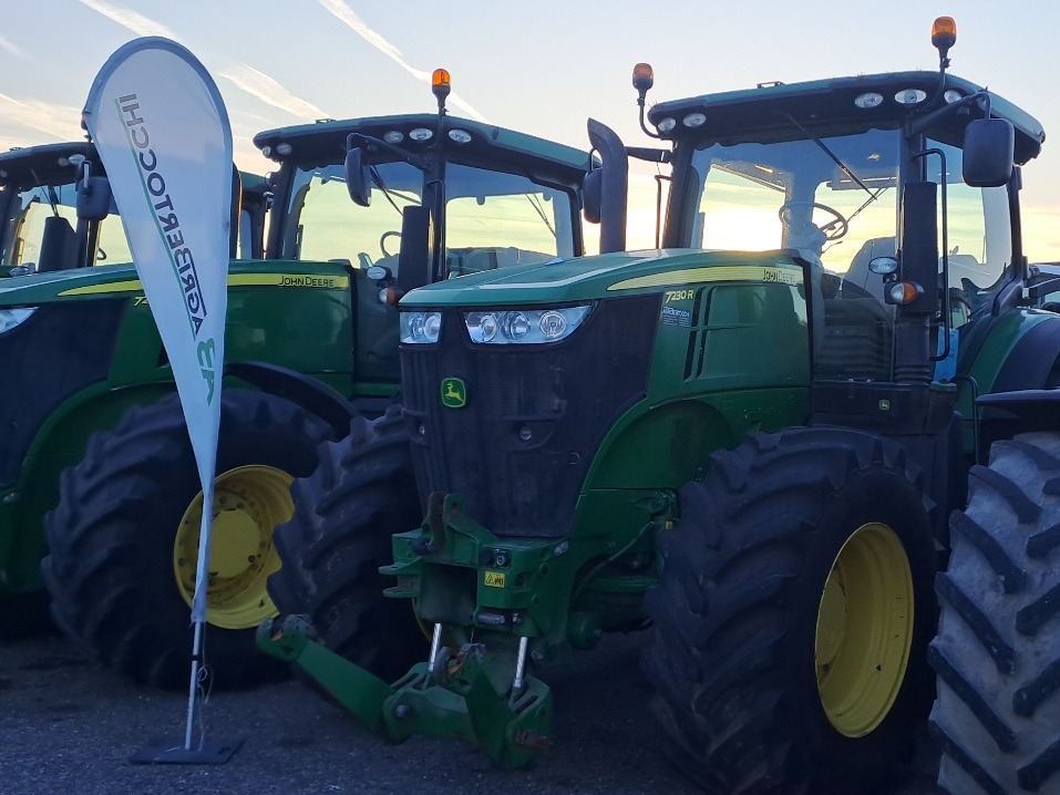 JOHN DEERE 7230R - Tracteur agricole: photos 1 JOHN DEERE 7230R - Tracteur agricole: photos 1