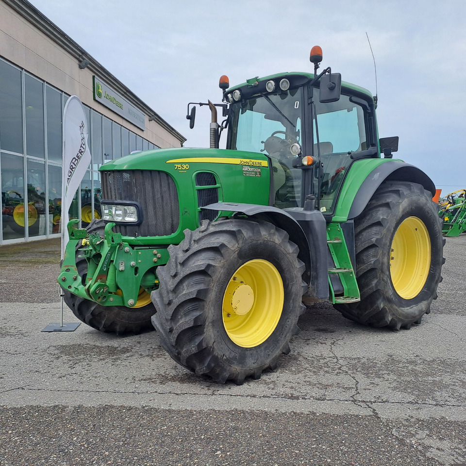 JOHN DEERE 7530 PREMIUM - Tracteur agricole: photos 1 JOHN DEERE 7530 PREMIUM - Tracteur agricole: photos 1