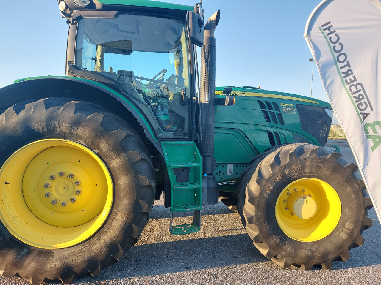 Tracteur agricole JOHN DEEREE 6210R: photos 9