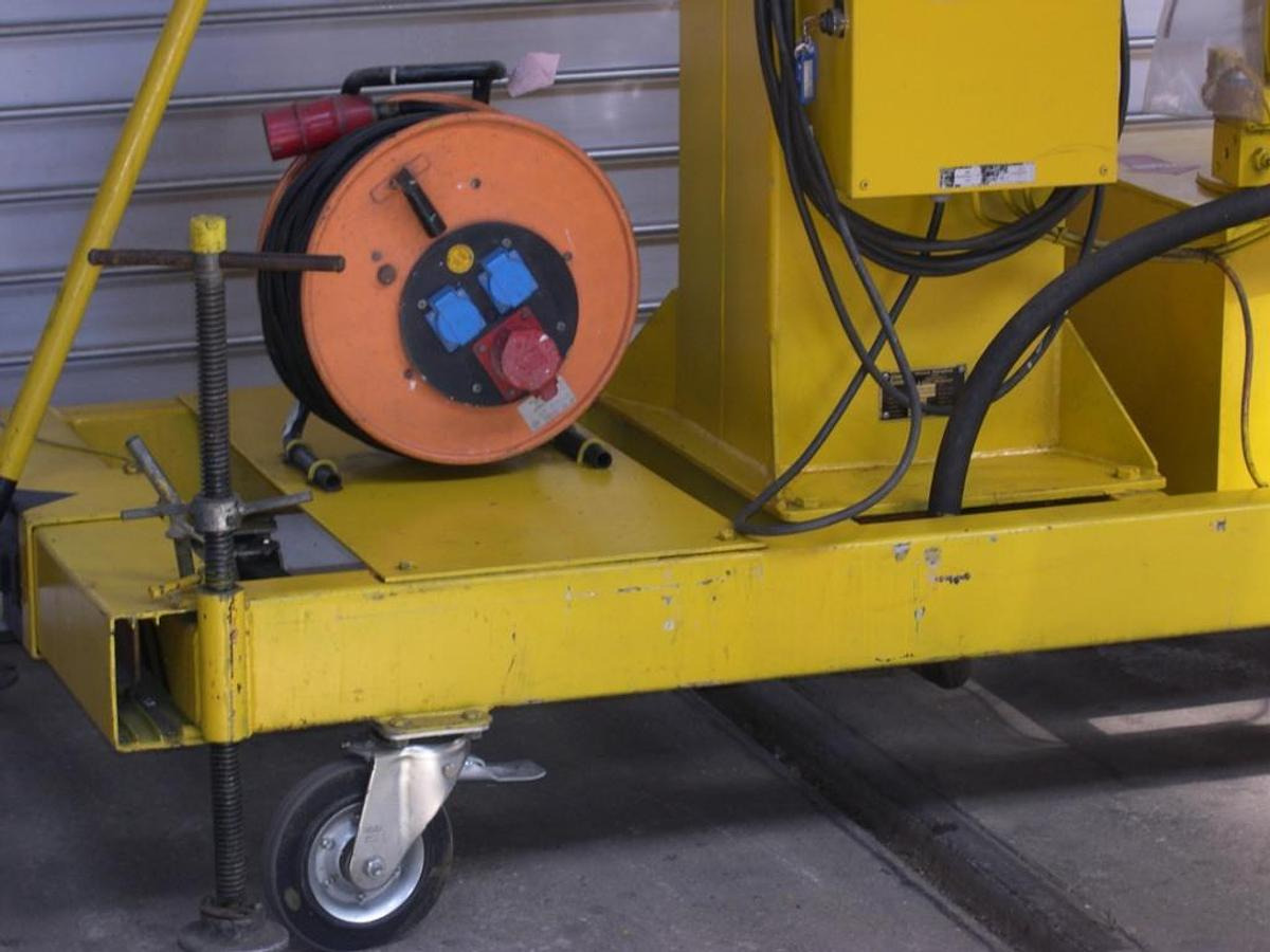 Hub-Arbeitsbühne KULI - Nacelle à mât vertical: photos 2 Hub-Arbeitsbühne KULI - Nacelle à mât vertical: photos 2