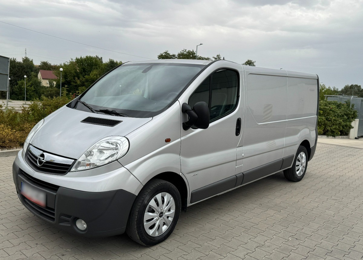 Opel Vivaro 2.0 DCI 115KM 2013 Rok SERWISOWANY Bezwypadkowy Super Stan - Fourgon utilitaire: photos 1 Opel Vivaro 2.0 DCI 115KM 2013 Rok SERWISOWANY Bezwypadkowy Super Stan - Fourgon utilitaire: photos 1