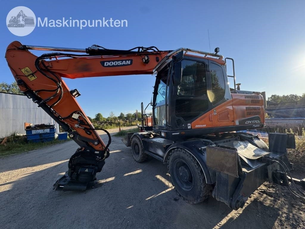 Doosan DX 170 W-5 + Tippvagn + Redskap - Pelle sur pneus: photos 2 Doosan DX 170 W-5 + Tippvagn + Redskap - Pelle sur pneus: photos 2