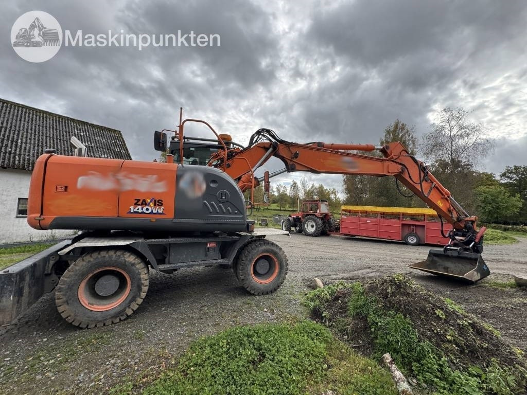 Hitachi ZX 140 W-3  - Pelle sur pneus: photos 4 Hitachi ZX 140 W-3  - Pelle sur pneus: photos 4