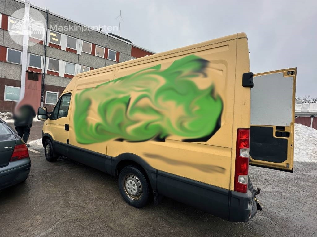 Iveco Daily 35 S13 V - Fourgon utilitaire: photos 3 Iveco Daily 35 S13 V - Fourgon utilitaire: photos 3