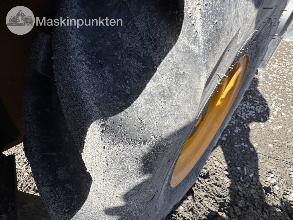 Chargeuse sur pneus JCB 409: photos 24