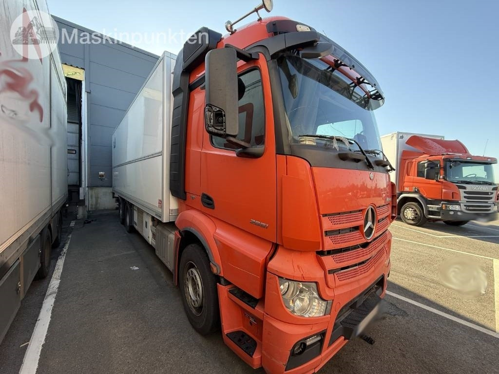 Mercedes-Benz Actros 2551 - Camion frigorifique: photos 3 Mercedes-Benz Actros 2551 - Camion frigorifique: photos 3