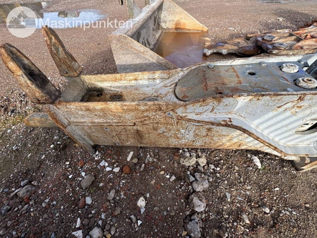 NPK DC-25 - Marteau hydraulique pour Engins de chantier: photos 5 NPK DC-25 - Marteau hydraulique pour Engins de chantier: photos 5