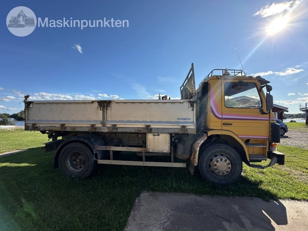 Scania P 93 HL - Camion benne: photos 4 Scania P 93 HL - Camion benne: photos 4