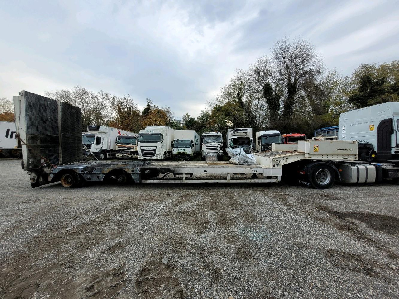 FAYMONVILLE FAYONWILL MULTIMAX - Semi-remorque surbaissé: photos 3 FAYMONVILLE FAYONWILL MULTIMAX - Semi-remorque surbaissé: photos 3