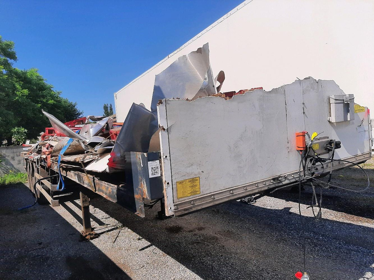 FRUEHAUF 3 ESSIEUX R580 - Semi-remorque plateau: photos 1 FRUEHAUF 3 ESSIEUX R580 - Semi-remorque plateau: photos 1