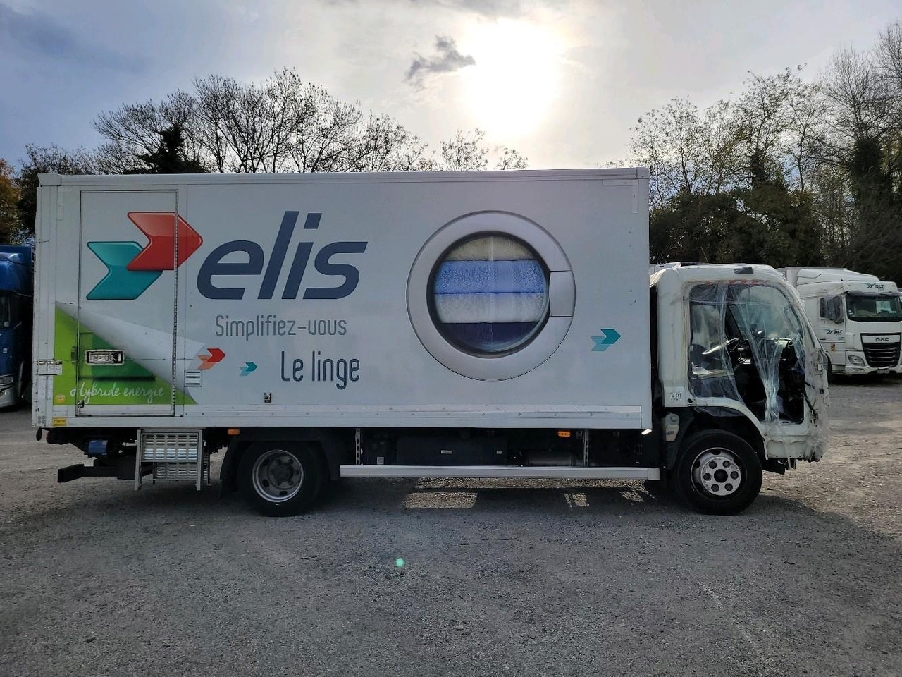 FUSO CANTER 7C15 - Camion fourgon: photos 3 FUSO CANTER 7C15 - Camion fourgon: photos 3