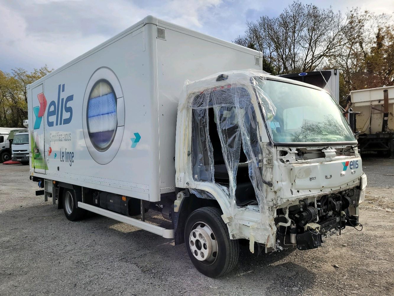 FUSO CANTER 7C15 - Camion fourgon: photos 1 FUSO CANTER 7C15 - Camion fourgon: photos 1