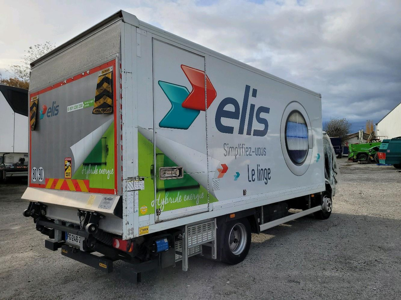 FUSO CANTER 7C15 - Camion fourgon: photos 4 FUSO CANTER 7C15 - Camion fourgon: photos 4