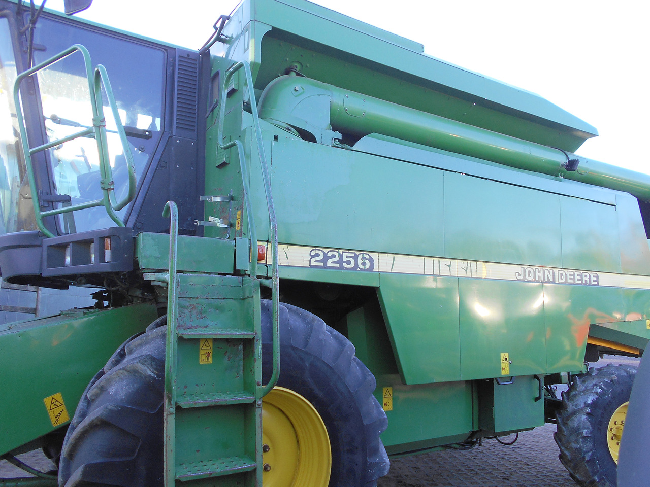John Deere 2256 - Moissonneuse-batteuse: photos 3 John Deere 2256 - Moissonneuse-batteuse: photos 3