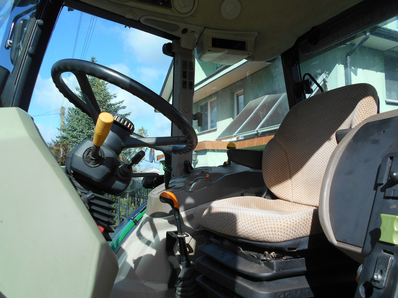 John Deere 5115M - Tracteur agricole: photos 5 John Deere 5115M - Tracteur agricole: photos 5