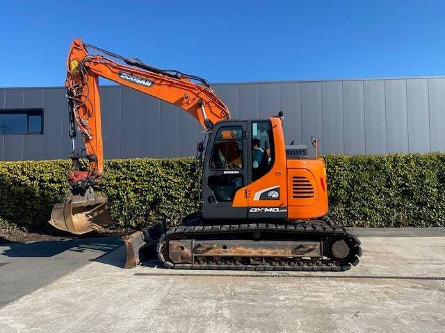 Doosan DX140 LCR-5 - Pelle sur chenille: photos 1 Doosan DX140 LCR-5 - Pelle sur chenille: photos 1