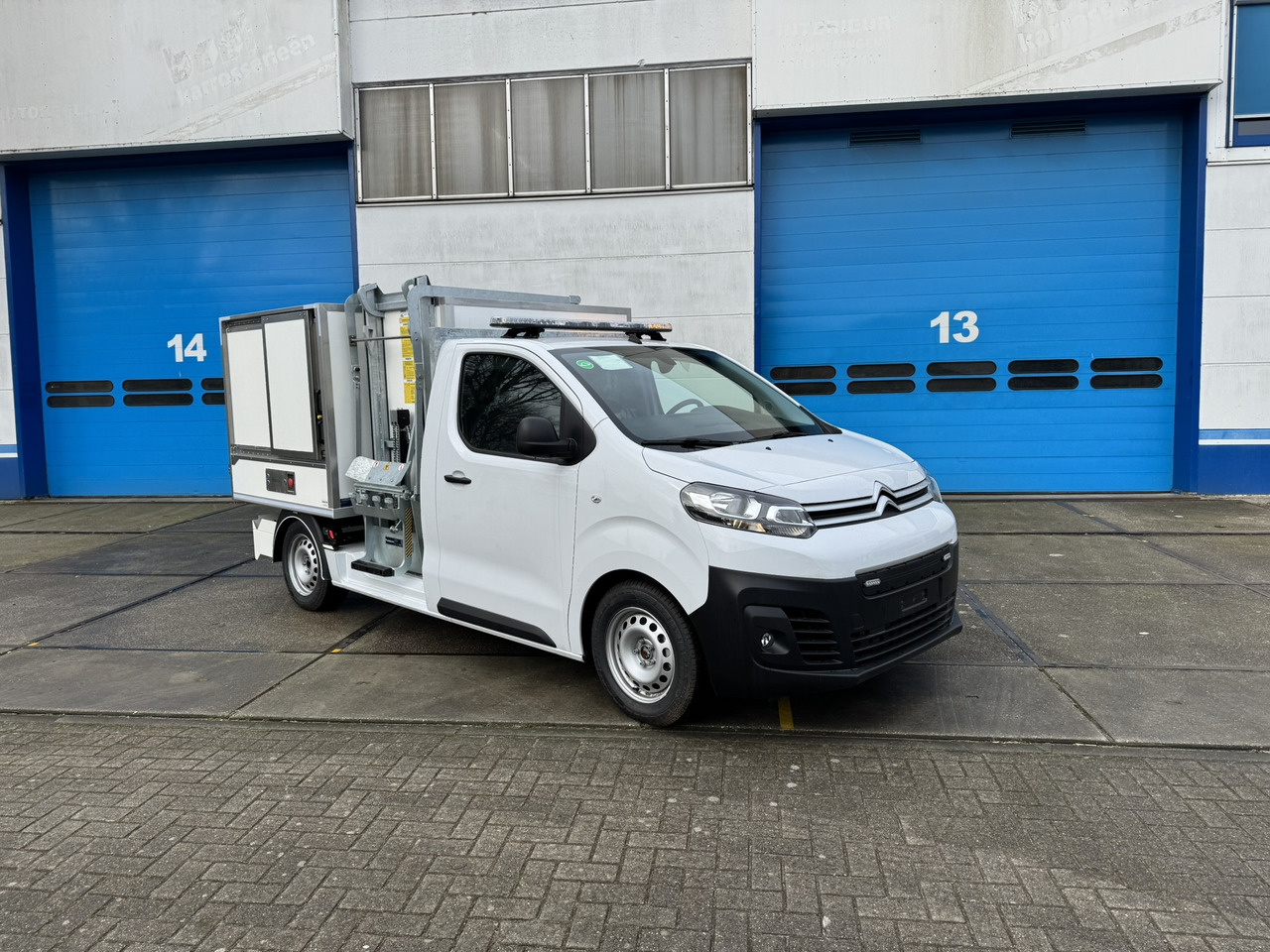 Citroen E-Jumpy veegvuil zijbelader seitenlader mullfahrzeug - Utilitaire benne, Utilitaire électrique: photos 2 Citroen E-Jumpy veegvuil zijbelader seitenlader mullfahrzeug - Utilitaire benne, Utilitaire électrique: photos 2