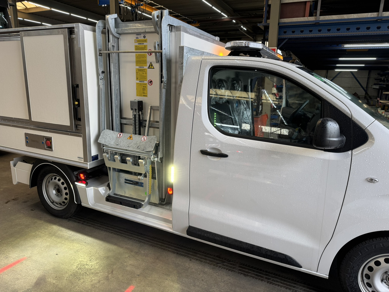 Citroen E-Jumpy veegvuil zijbelader seitenlader mullfahrzeug - Utilitaire benne, Utilitaire électrique: photos 3 Citroen E-Jumpy veegvuil zijbelader seitenlader mullfahrzeug - Utilitaire benne, Utilitaire électrique: photos 3