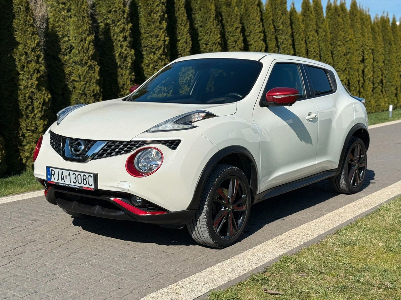 Nissan Juke N-Connecta - SUV: photos 1 Nissan Juke N-Connecta - SUV: photos 1