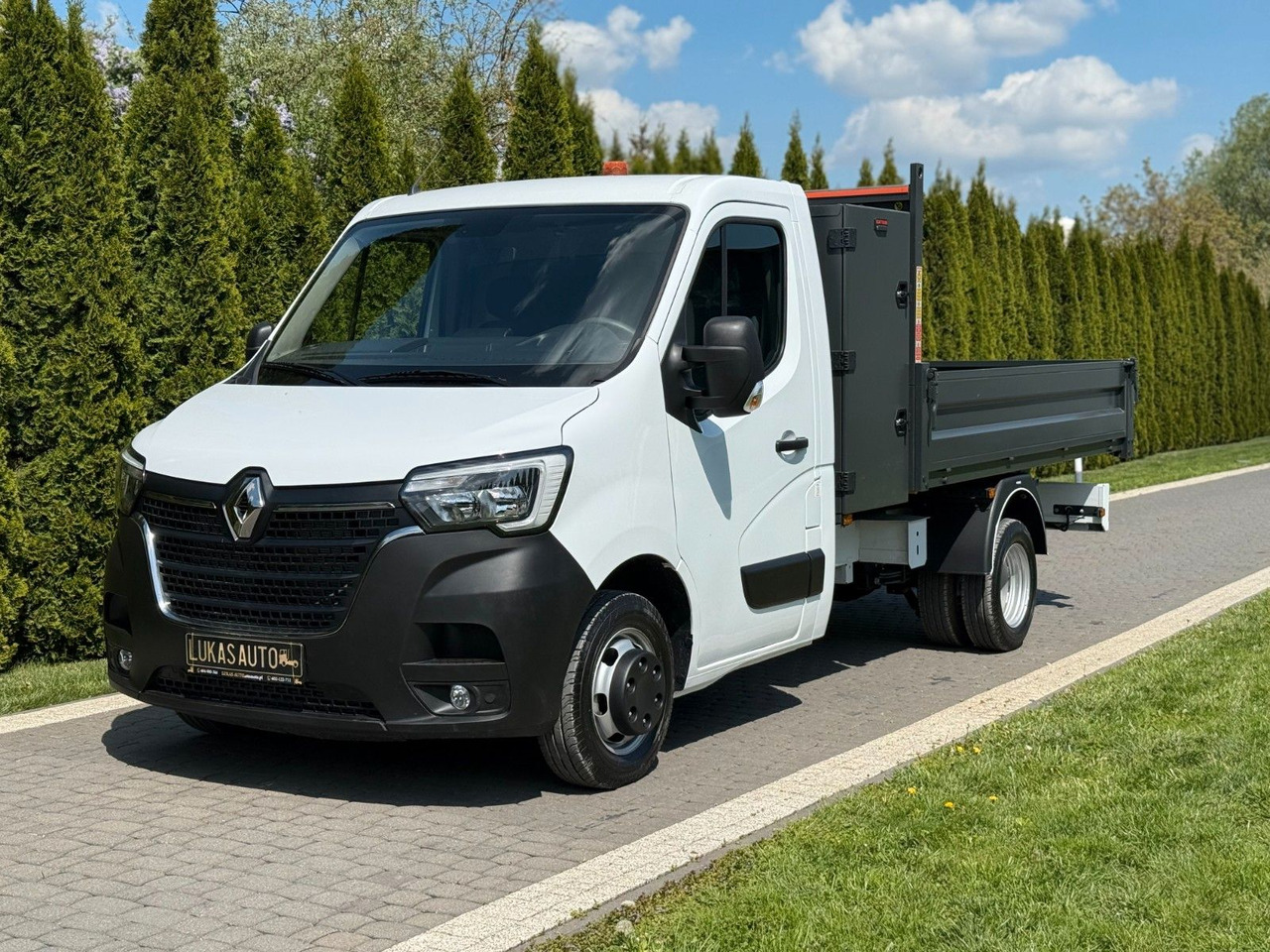 Renault MASTER TIPPER 3 SEATS LOW KMS - Utilitaire benne: photos 1 Renault MASTER TIPPER 3 SEATS LOW KMS - Utilitaire benne: photos 1