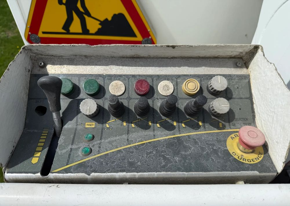 Camion avec nacelle Renault MIDLUM 180 DCI 18 M WINDA FRANCE ELEVATEUR: photos 9 Camion avec nacelle Renault MIDLUM 180 DCI 18 M WINDA FRANCE ELEVATEUR: photos 9