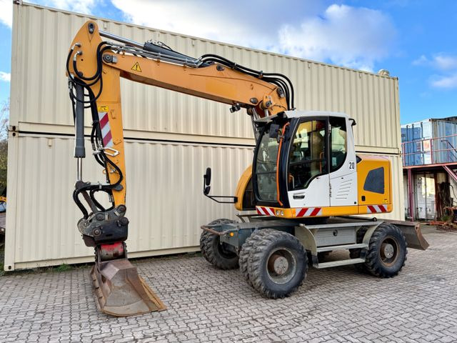 Liebherr A918 Compact / 2014 BJ / Deutsche Maschine - Pelle sur pneus: photos 1 Liebherr A918 Compact / 2014 BJ / Deutsche Maschine - Pelle sur pneus: photos 1