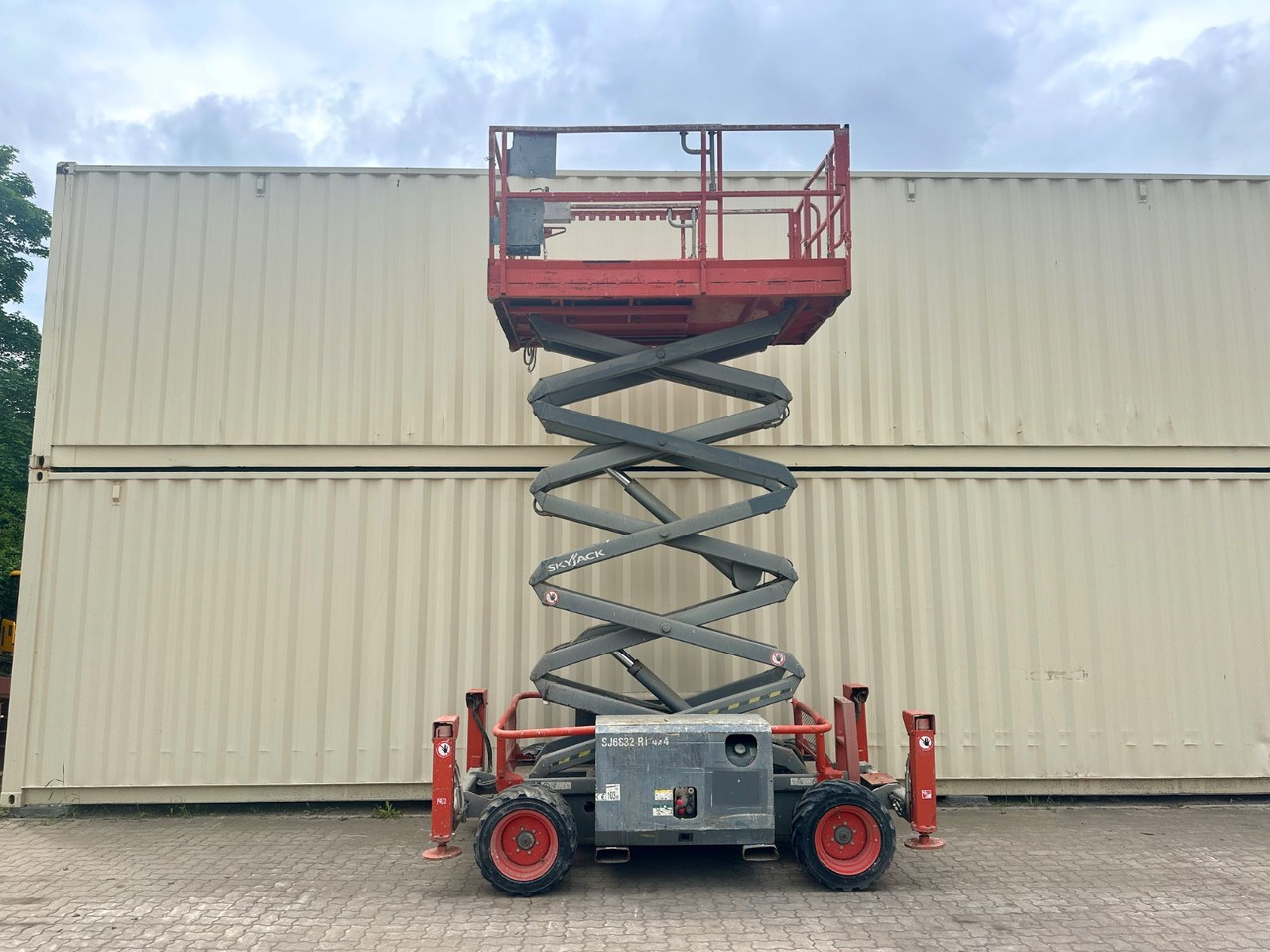 Skyjack SJ6832RT 4x4 Diesel, 11.8 Meter - Nacelle ciseaux: photos 1 Skyjack SJ6832RT 4x4 Diesel, 11.8 Meter - Nacelle ciseaux: photos 1