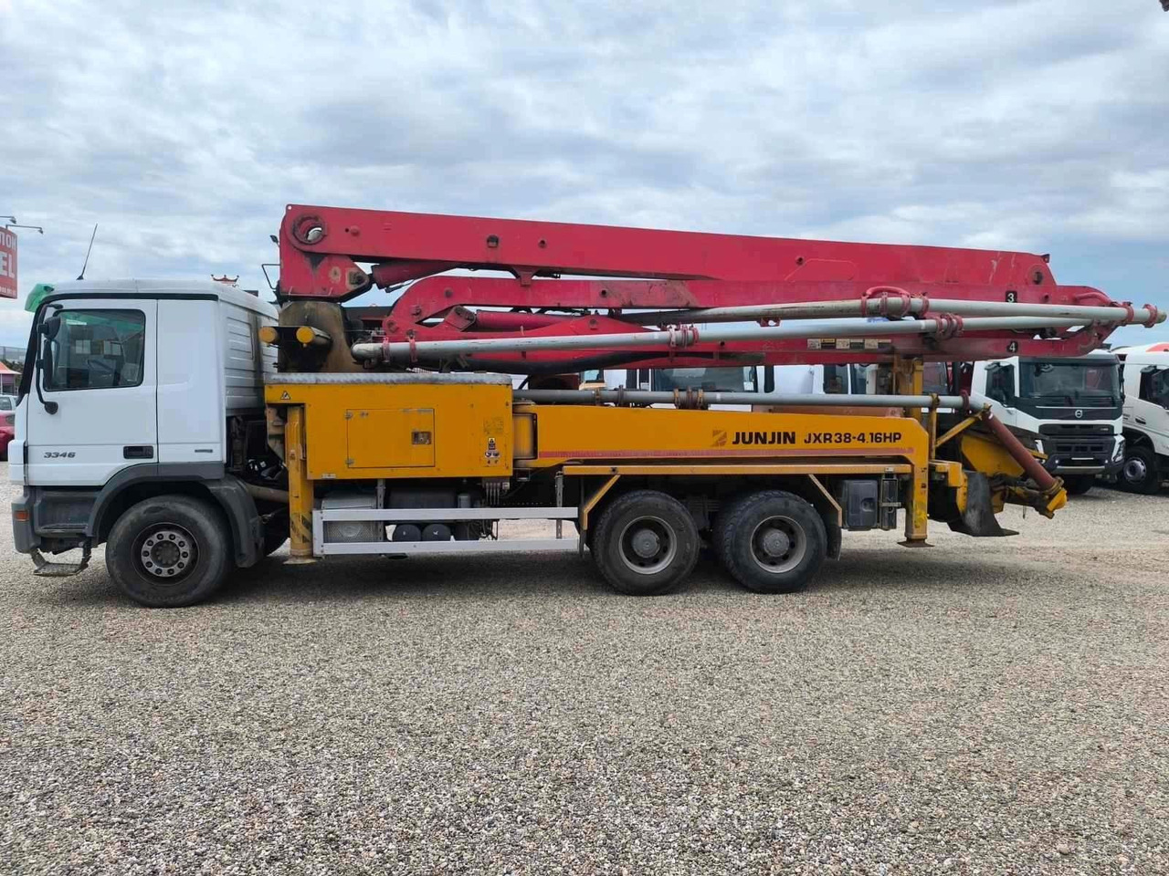 Mercedes-Benz ACTROS 3341 JUNJIN JXR 38-4 - Camion pompe: photos 4 Mercedes-Benz ACTROS 3341 JUNJIN JXR 38-4 - Camion pompe: photos 4