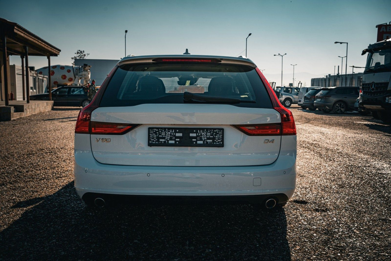 Volvo V90 D4 Momentum 2.0D - Voiture break: photos 5 Volvo V90 D4 Momentum 2.0D - Voiture break: photos 5